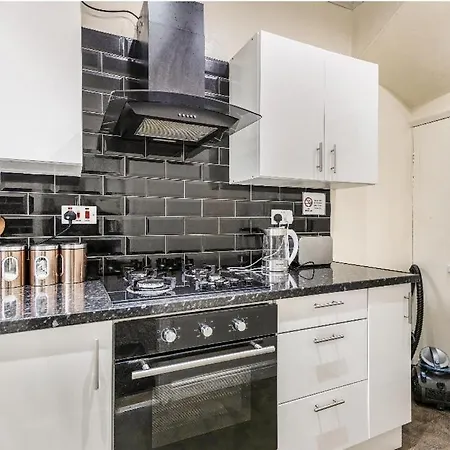 Pensión Bright Sunny, Double Bed With Garden, Tv And Wi-fi *