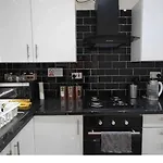 Bright Sunny, Double Bed With Garden, Tv And Wi-fi 利兹