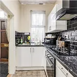 Konukevi Bright Sunny, Double Bed With Garden, Tv And Wi-fi *