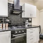 Konukevi Bright Sunny, Double Bed With Garden, Tv And Wi-fi *