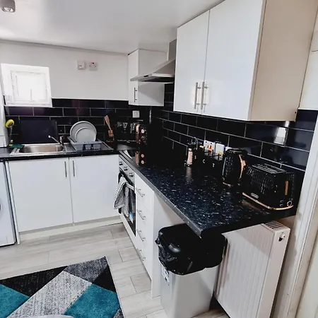 Bright Sunny, Double Bed With Garden, Tv And Wi-fi Лидс