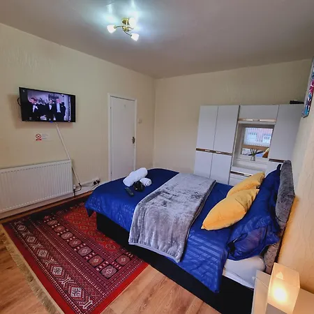 招待所 Bright Sunny, Double Bed With Garden, Tv And Wi-fi *